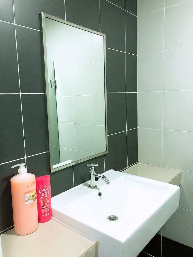 Appartamento Heart Of Petaling Jaya Near Lrt Line 5 Esterno foto